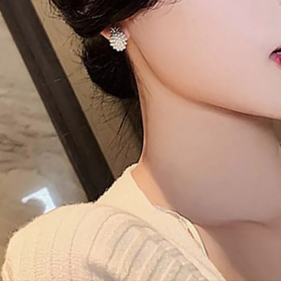 Pineapple 🍍 Earrings - Picture 3 of 7